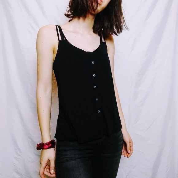 Old Navy Tops - 💞Black Button T-Back Tank Top